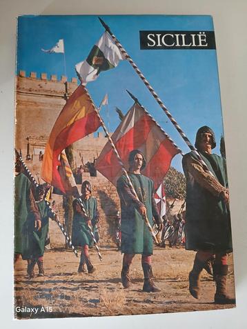 Sicilië artis boek beschikbaar voor biedingen