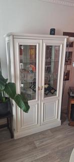Vitrinekast, tafel + 6 stoelen en wandkastje te koop, Ophalen