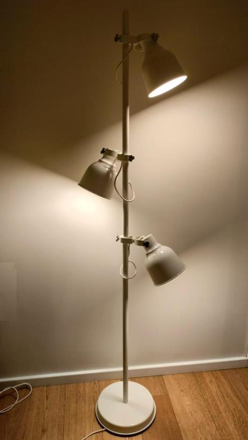Vloerlamp met 3 spots. Wit. Staanlamp. Nieuw. Vintage look., Maison & Meubles, Lampes | Lampadaires, Comme neuf, 150 à 200 cm