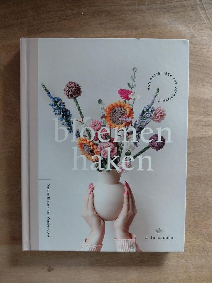 Boek ' Bloemen haken ', Hobby en Vrije tijd, Breien en Haken, Nieuw, Haken, Patroon of Boek, Ophalen of Verzenden