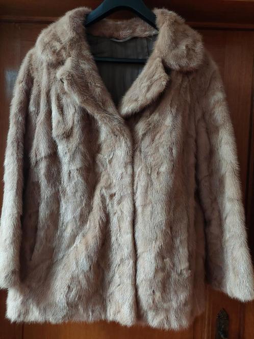 Korte echte pelsmantel paris fourrurer 44-46, Kleding | Dames, Jassen | Winter, Zo goed als nieuw, Maat 46/48 (XL) of groter, Beige