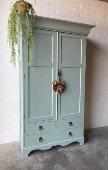 Vintage antiek meidenkast,kledingkast restyled  beschikbaar voor biedingen