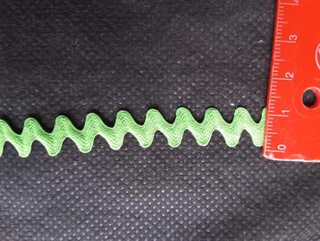 ruban serpentine zig zag 11 mm vert vif GS1114 et GS1197, Enlèvement ou Envoi, Neuf