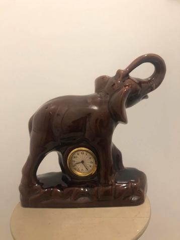 Klok • vintage • keramiek • olifant beschikbaar voor biedingen