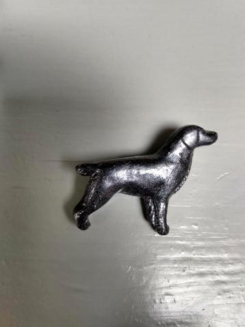 Broche Labrador hond  beschikbaar voor biedingen