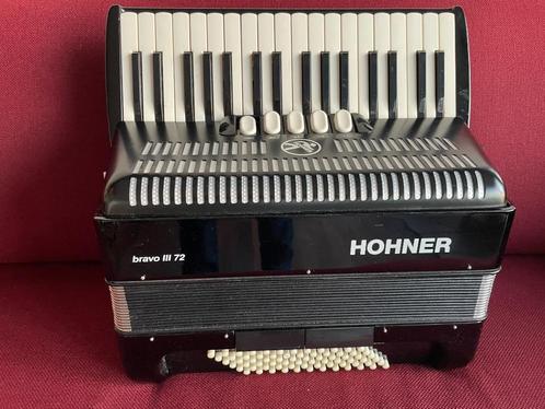 Z.g.a.n. Hohner Bravo III Silent Key accordeon . 72 bas ., Musique & Instruments, Accordéons, Comme neuf, Accordéon à touches