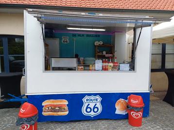 Foodtruc hamburgerkraam met alle materialen   beschikbaar voor biedingen