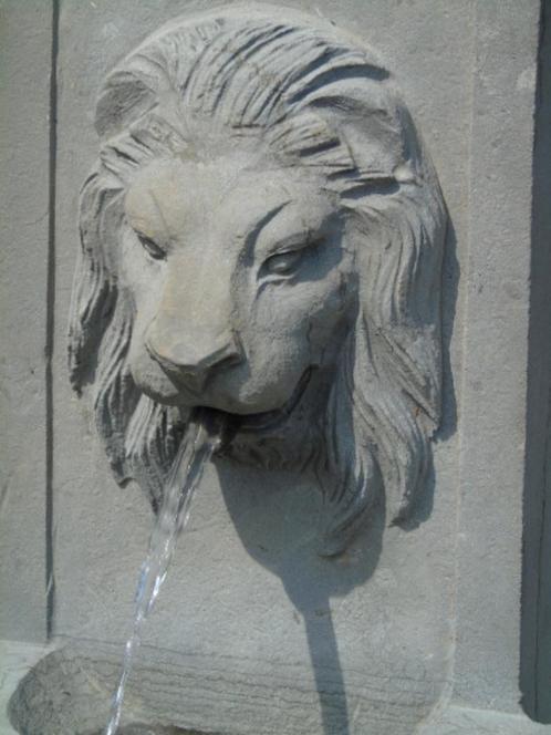 Fontein in reliëf met leeuwenkop + wasbak in blauwe steen, Tuin en Terras, Waterpartijen en Fonteinen, Nieuw, Fontein, Hardsteen