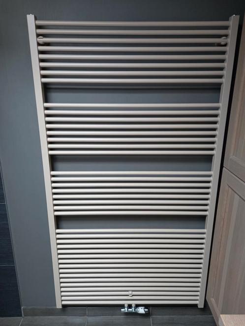 Radiator, Doe-het-zelf en Bouw, Verwarming en Radiatoren, Zo goed als nieuw, Radiator, Ophalen