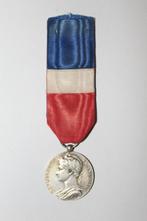 Médaille du travail française 1959, Collections, Autres, Enlèvement ou Envoi, Ruban, Médaille ou Ailes