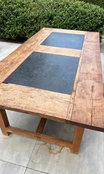 Massieve teak eettafel met natuurstenen blad – 220 x 110 cm beschikbaar voor biedingen