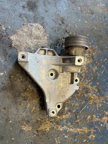 Volkswagen Polo (6R) Dynamo Steun 03C903143B beschikbaar voor biedingen
