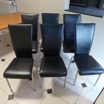 Ensemble de 6 chaises de salle à manger ou de cuisine en sim disponible aux enchères