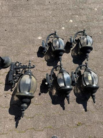 Landelijke buitenlampen beschikbaar voor biedingen