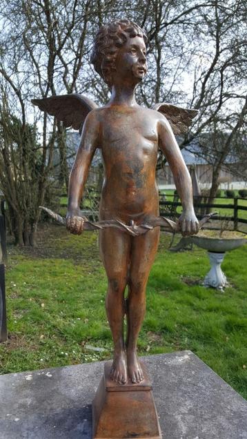 Groot bronzen engel beeld