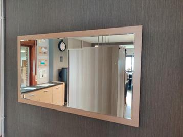 Spiegel (160x90cm) afmeting van het hout.