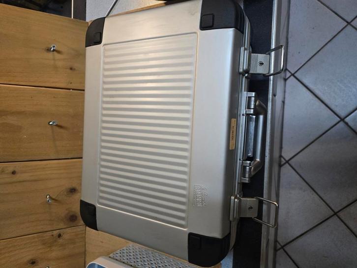 Akten koffer voor op drager met montageplaat., Motoren, Accessoires | Koffers en Tassen, Nieuw, Ophalen of Verzenden