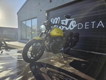 Moto Guzzi V7 Stone - 2023 - 3300km - garantie beschikbaar voor biedingen