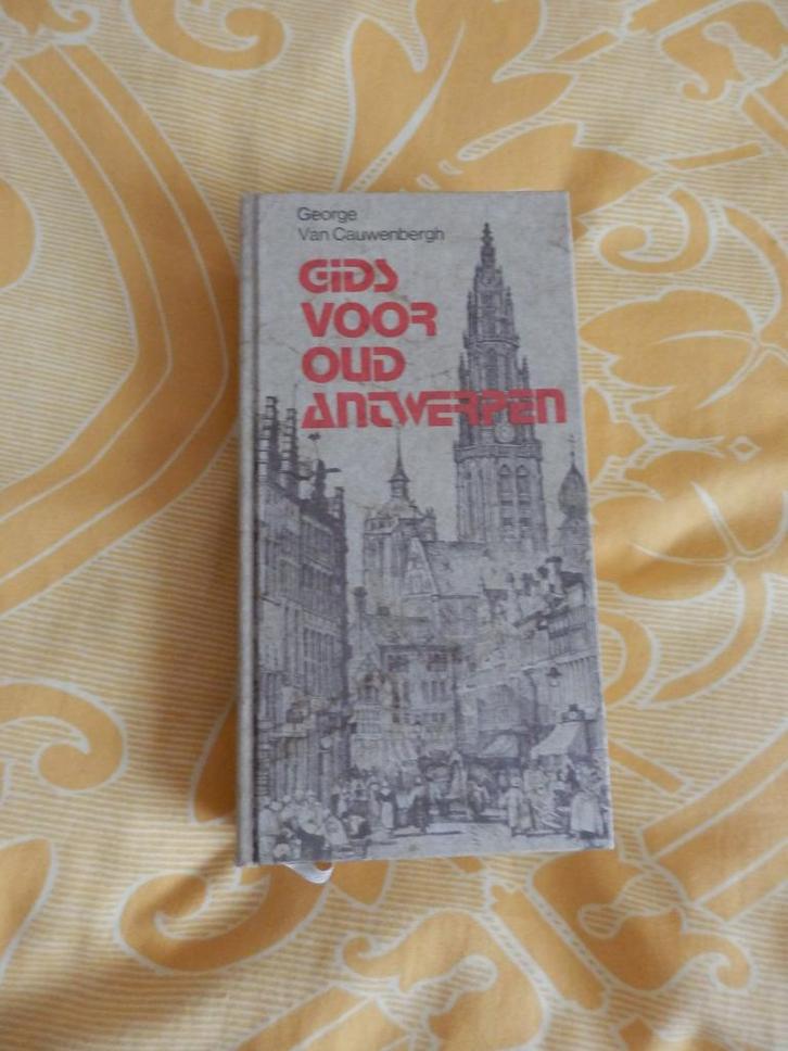 Gids voor oud Antwerpen door George van Cauwenbergh (HC), Boeken, Geschiedenis | Stad en Regio, Zo goed als nieuw, 14e eeuw of eerder
