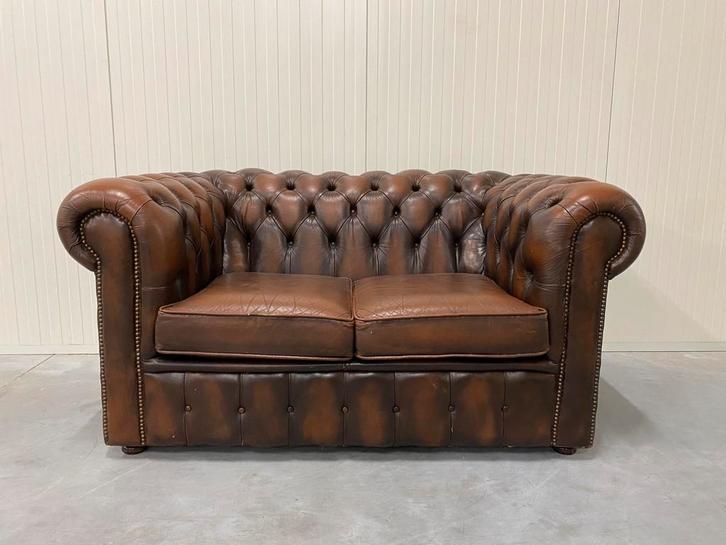 Engelse Chesterfield zetel beuin gevlamd, Maison & Meubles, Canapés | Repose-pieds & Poufs, Utilisé, Cuir, Enlèvement ou Envoi