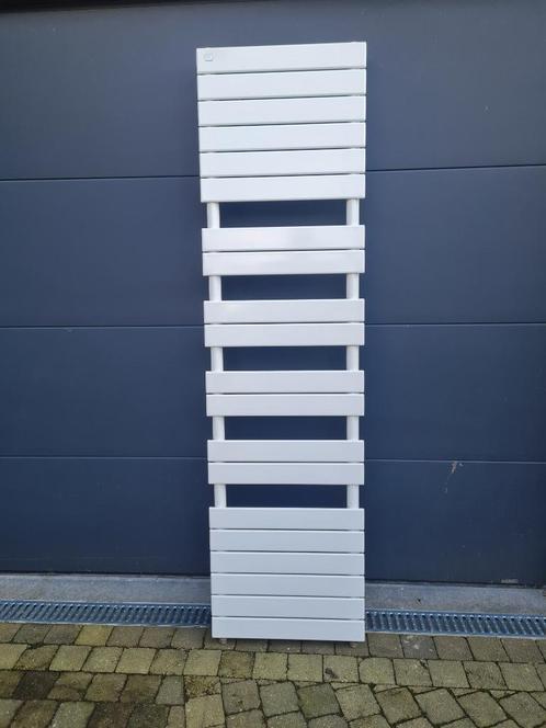 Zehnder Roda Spa CV radiator/handdoekwarmer RO-180-050-05, Doe-het-zelf en Bouw, Verwarming en Radiatoren, Gebruikt, Radiator