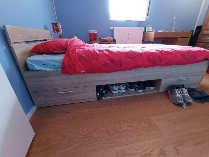 Prachtig eenpersoonsbed., Huis en Inrichting, Slaapkamer | Bedden, Zo goed als nieuw, Eenpersoons, 90 cm, 200 cm, Hout, Bruin