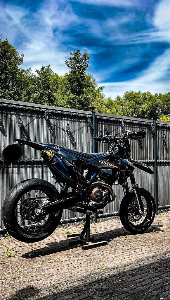 HUSQVARNA FE501 SUPERMOTO 2021, Motoren, Motoren | Husqvarna, Particulier, SuperMoto, 12 t/m 35 kW, 1 cilinder, Minimaal motorrijbewijs A2