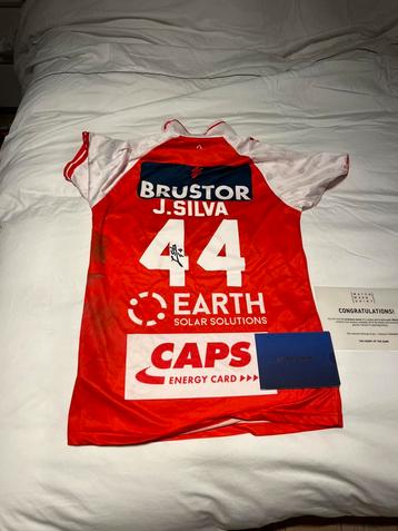  Gedragen en gesigneerd shirt van  Kv Kortrijk Silva beschikbaar voor biedingen