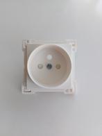 Niko afwerking stopcontact wit, inbouwdiepte 21 mm (x15), Doe-het-zelf en Bouw, Ophalen of Verzenden, Nieuw, Stopcontact