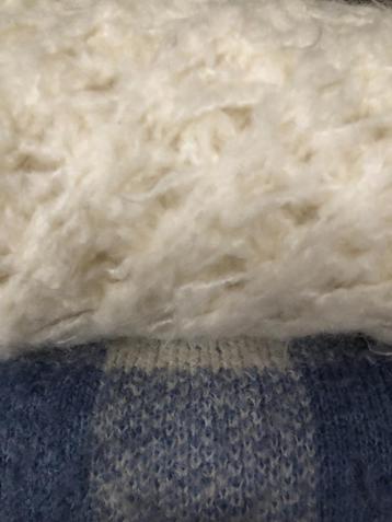Pulls in ecru en jeansblauwe ruit beschikbaar voor biedingen