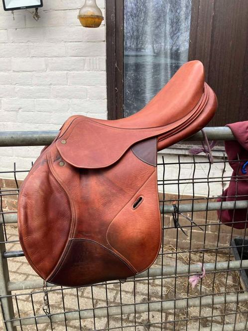 Tolga bruin springzadel in zeer goede staat!, Dieren en Toebehoren, Paarden en Pony's | Zadels, Zo goed als nieuw, Springen, Ophalen of Verzenden