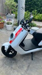 Niu elektrische brommer NQI bouwjaar 2022 B klasse, Fietsen en Brommers, Ophalen, Zo goed als nieuw