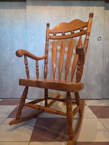 Mooie Vintage schommelstoel. beschikbaar voor biedingen