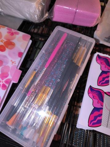 Matériel d'ongles  beschikbaar voor biedingen