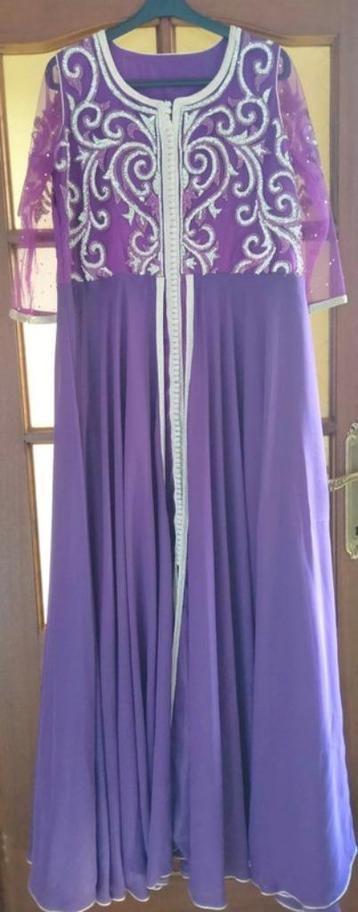 NIEUWE paarse caftan / Takshita paars maat 42 - 44 beschikbaar voor biedingen