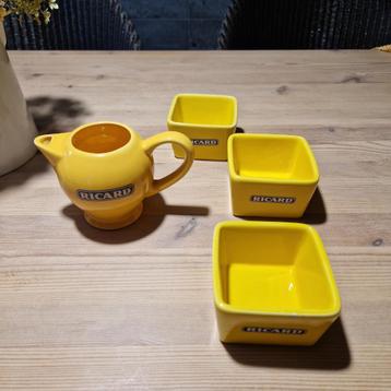 Pichet Ricard et ses 3 petits ramequins à apéritif Ricard beschikbaar voor biedingen