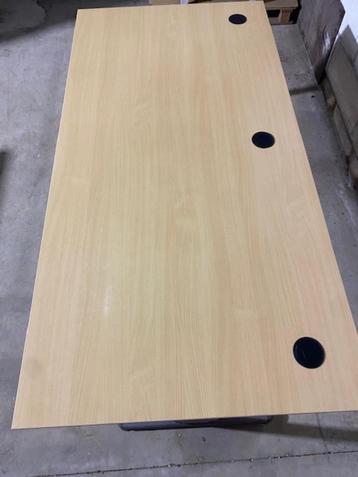 8 BUREAUTAFELS MET 24 STOELEN 2000X1000 MM beschikbaar voor biedingen