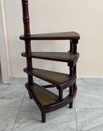 Houten en lederen trap voor bibliotheek, Ophalen