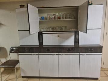 MOET MORGEN WEG ! Vintage Kast Formica Wit Bruin beschikbaar voor biedingen