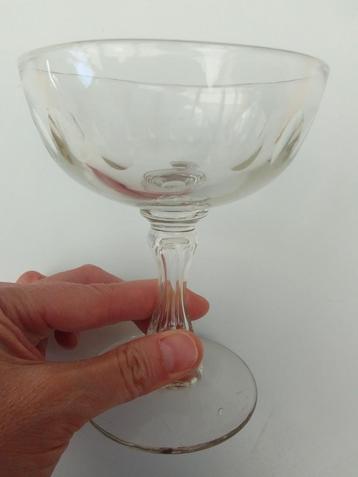 Champagneglazen  beschikbaar voor biedingen
