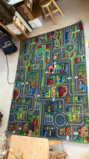 Zeer groot speeltapijt 140x200cm beschikbaar voor biedingen