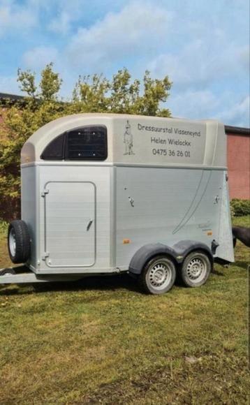 Te huur:zeer stabiele 2 paardstrailer beschikbaar voor biedingen