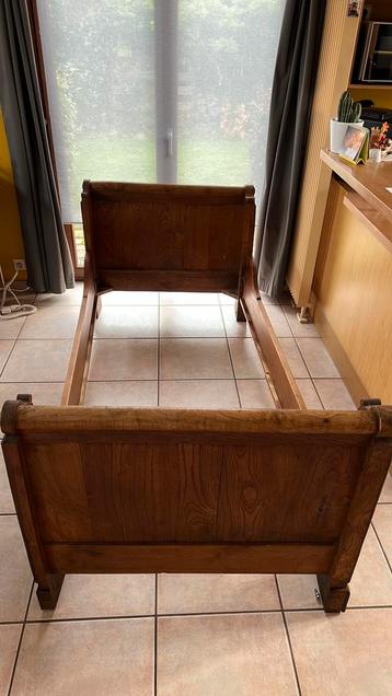 Oud massief houten bedframe voor boxspring van 90 cm beschikbaar voor biedingen