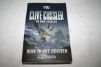 boek: Duik in het duister van Clive Cussler, Ophalen of Verzenden, Zo goed als nieuw, Clive Cussler