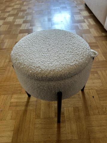 KRUKJE BIJ DE INGANG  beschikbaar voor biedingen