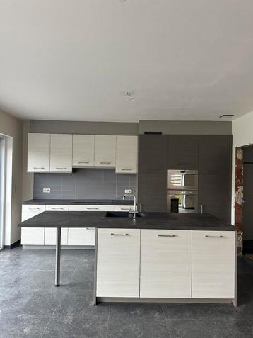MODERN BRUIN KEUKEN + 6 ELECTRO + GEDEMONTEERD beschikbaar voor biedingen