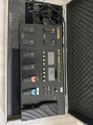 Boss GT100 met flightcase beschikbaar voor biedingen