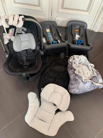 Maxi cosy + 2 bases isofix  beschikbaar voor biedingen