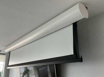 Projector screen Projecta  disponible aux enchères