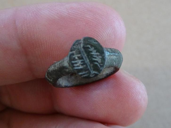 Bodemvondst middeleeuwen ring bronzen ring kind kinderring, Antiek en Kunst, Antiek | Brons en Koper, Brons, Ophalen of Verzenden